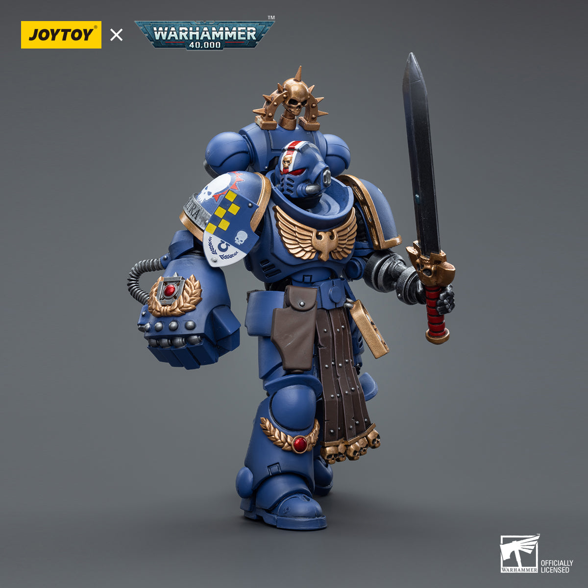 JOYTOY x Warhammer Teniente de los Ultramarines con puño de combate